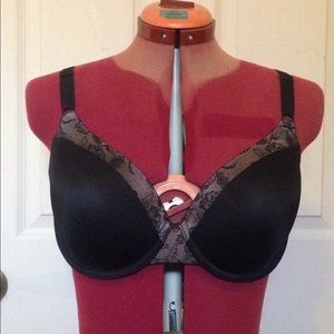 Warner's 38C black underwire bra with lace detail